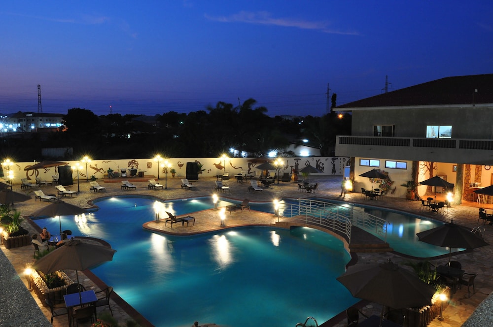 Mensvic Grand Hotel 52/53