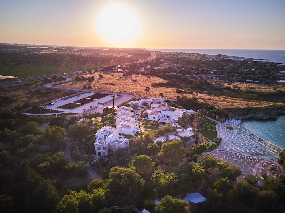 Grotta Palazzese Beach Hotel 54/61