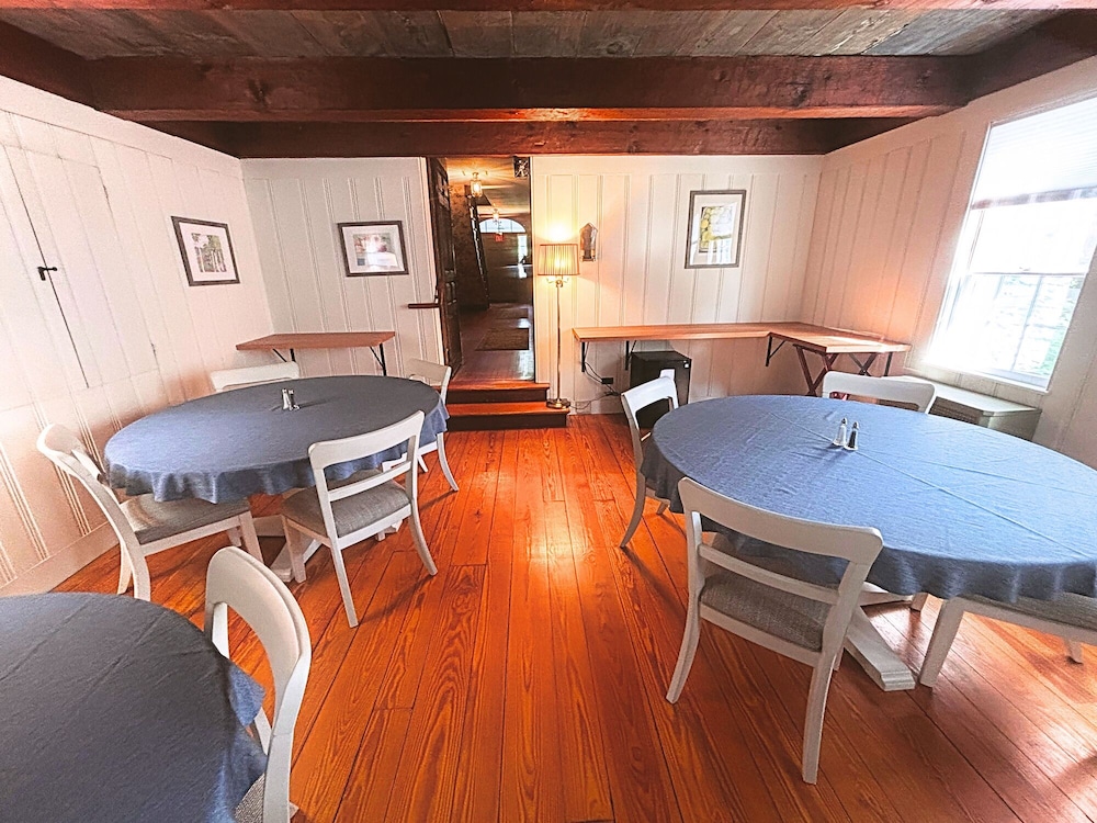 Centennial House 39/50