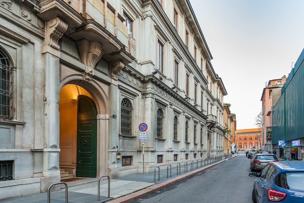 Easyhomes Duomo Suites and Apartments 28/38