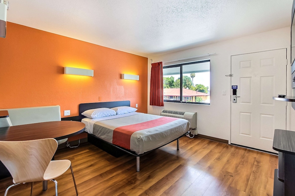 Motel6 Sunnyvale, CA - South 11/38