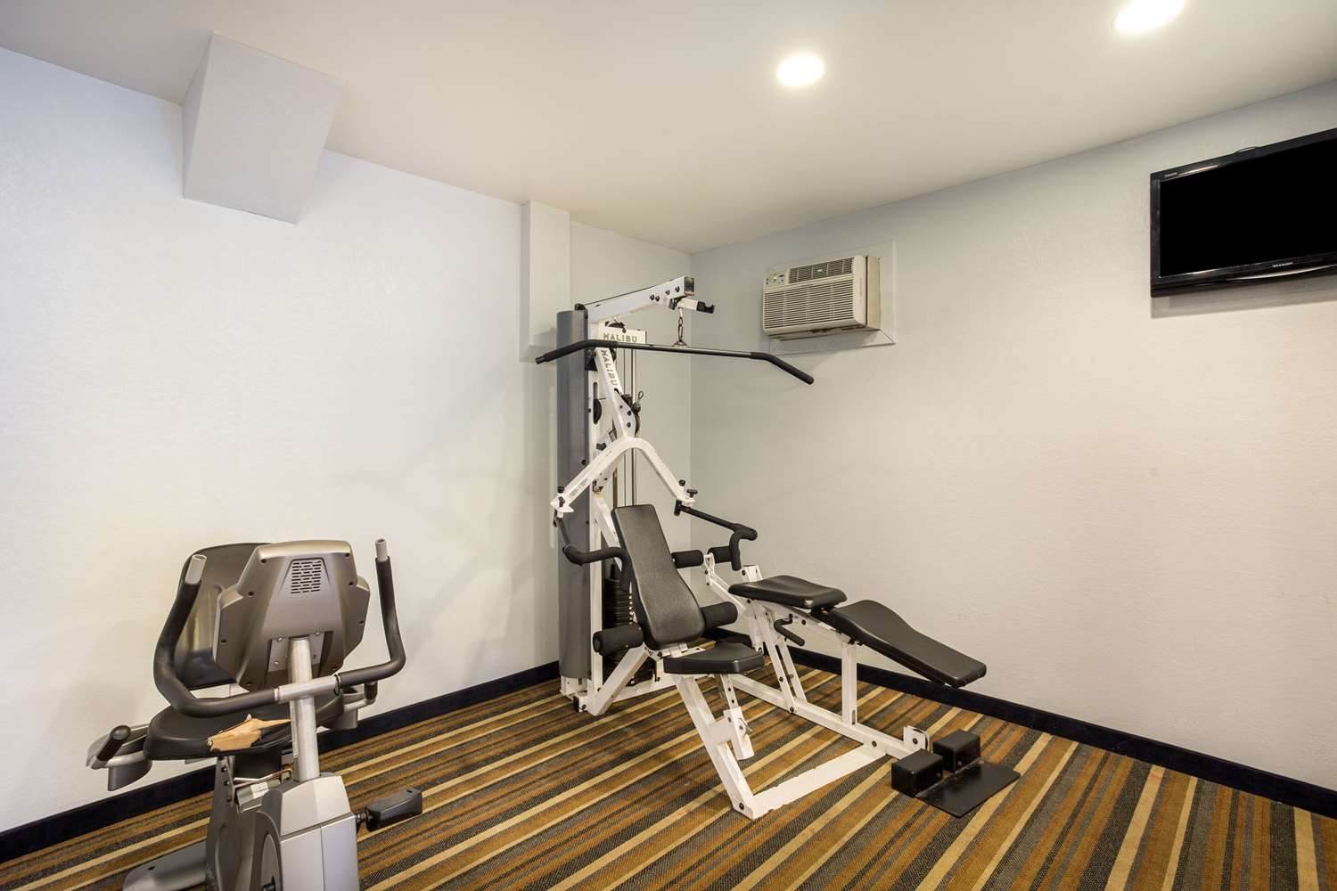 Quality Inn Albany Colonie 24/31