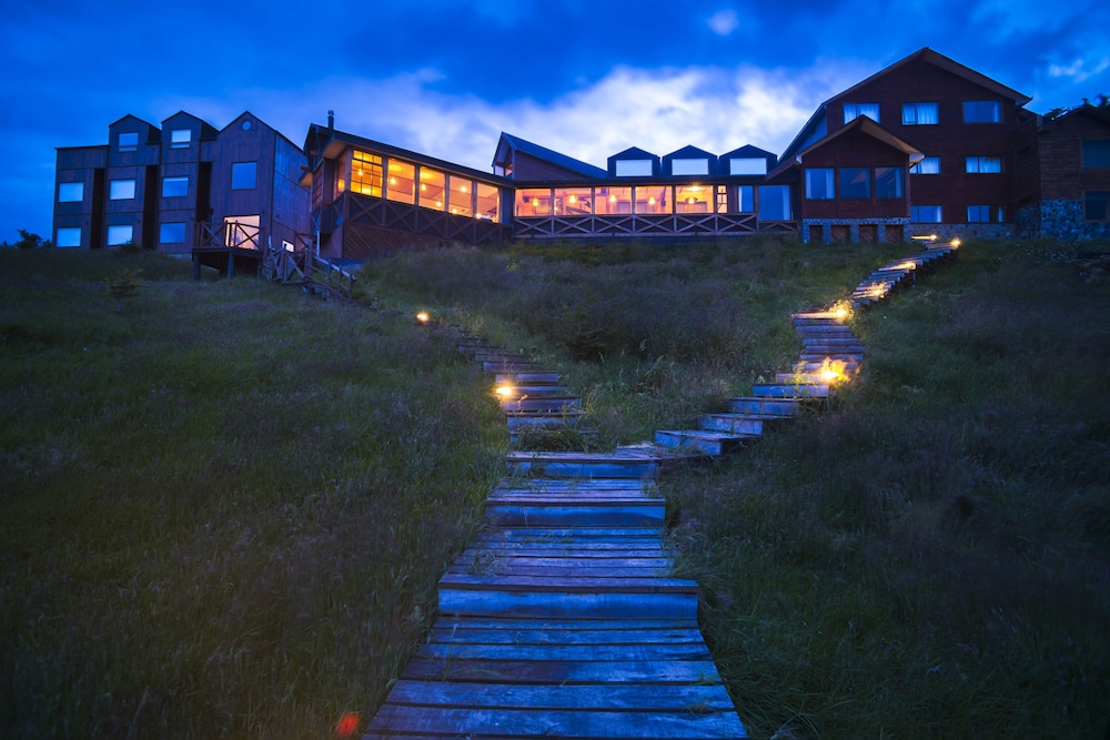 Weskar Patagonia Lodge 36/44