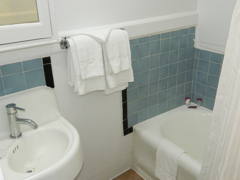 Admiral Hotel 25/56
