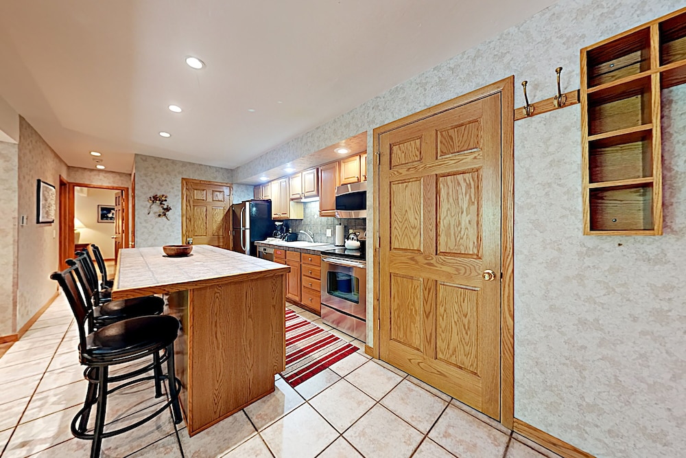 Timberline Condominiums 8/81