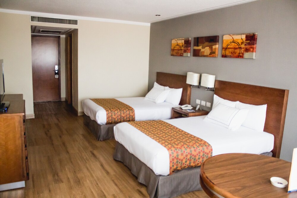 STANDARD, 2 DOUBLE BEDS