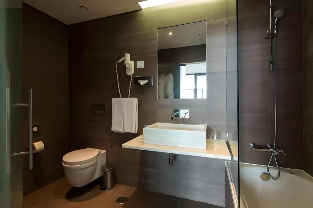 Suite, Sofa, Patio, Balcony, Monchique Resort And Spa 4/5