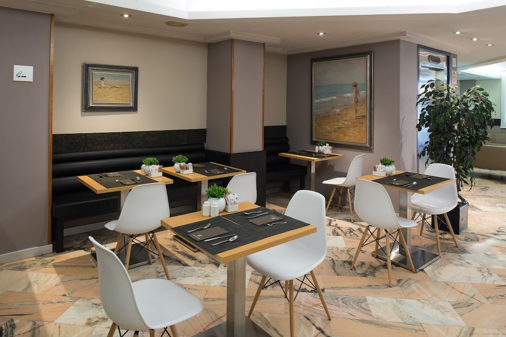 Catalonia Albeniz Hotel 41/55