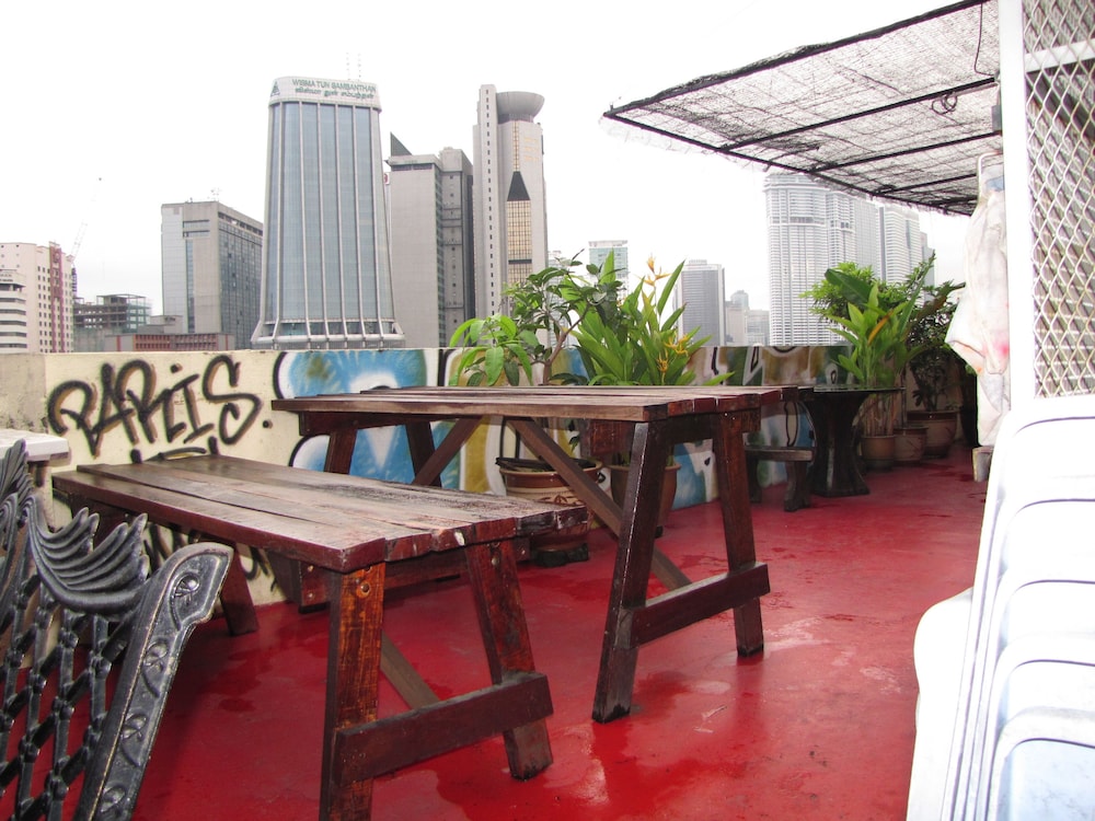 OASIS GUEST HOUSE 32/43
