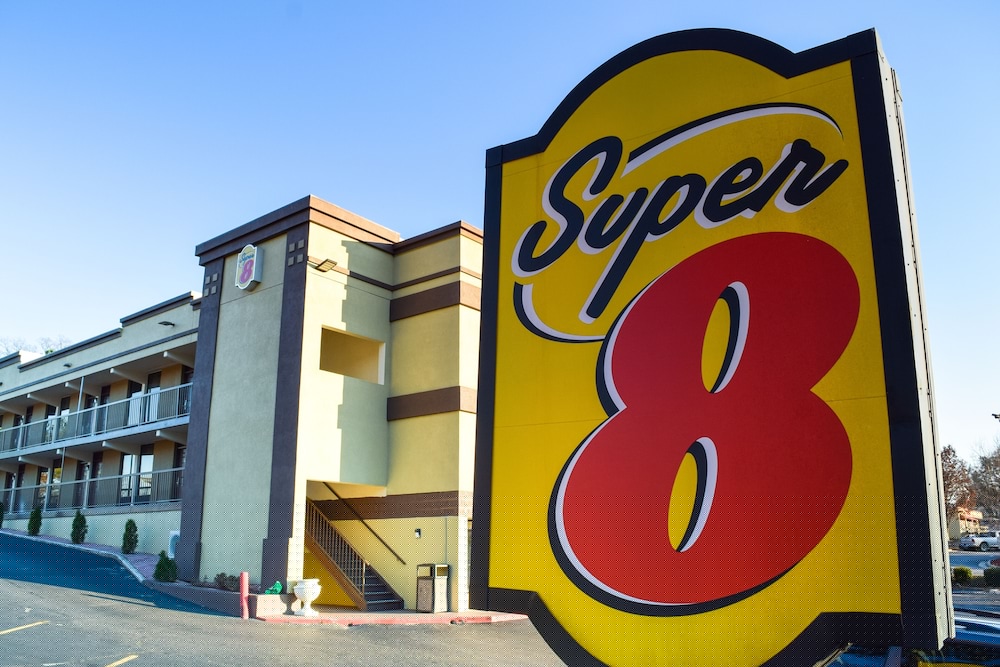 Super 8 by Wyndham Raleigh Downtown 5/26