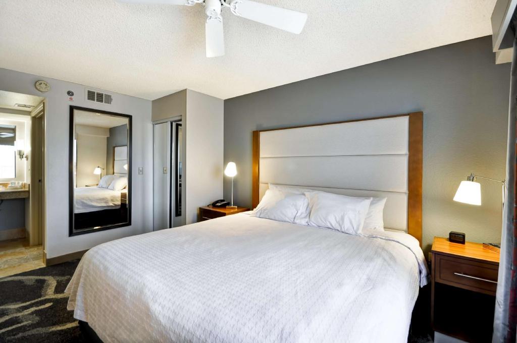 2 BEDROOMS, SUITE, 2 DOUBLE BEDS, KING BED, 2 BATHROOMS, ACCESSIBLE
