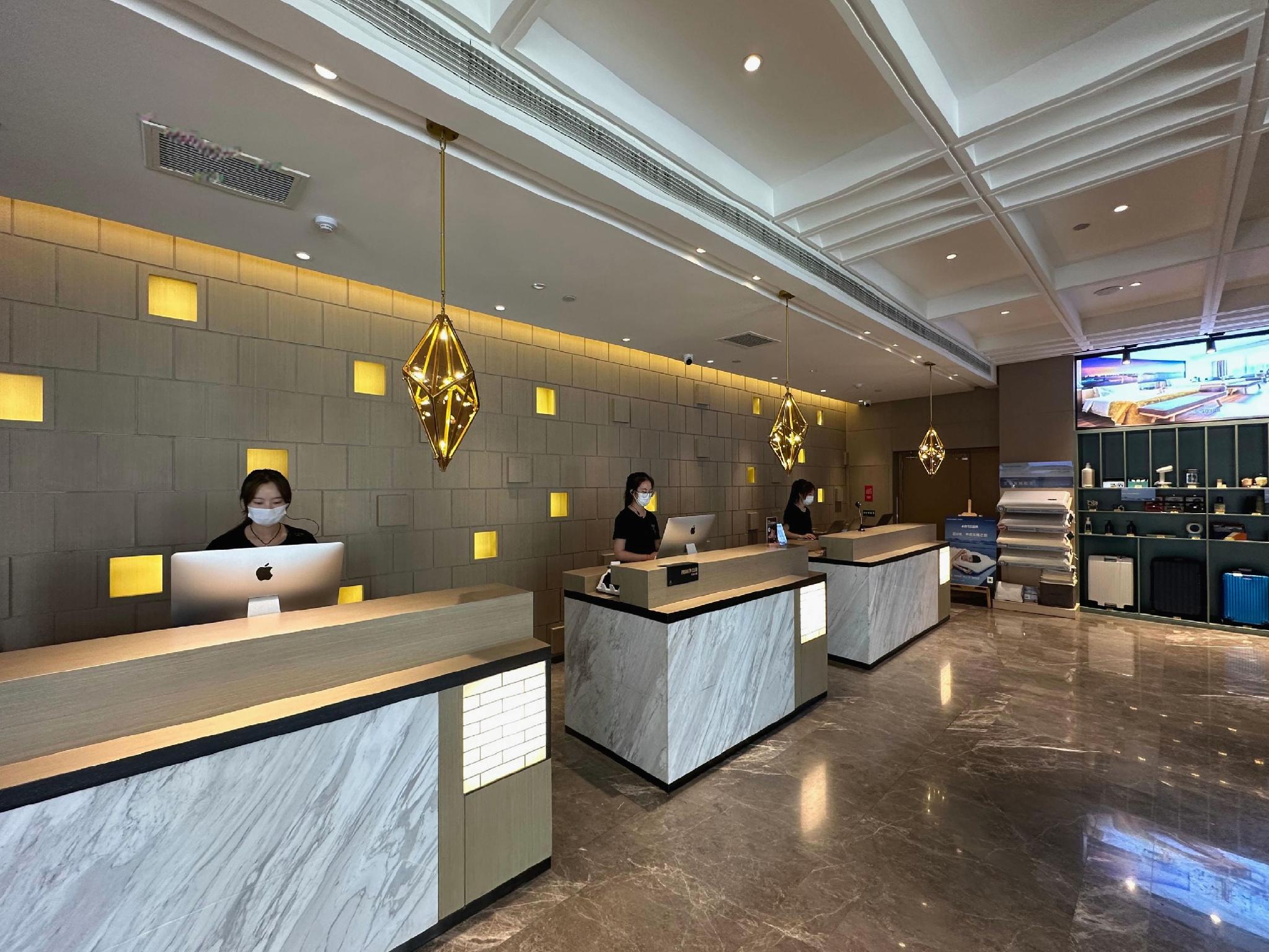 Atour Hotel (Datong Dongxin Plaza high speed railway station) 8/28