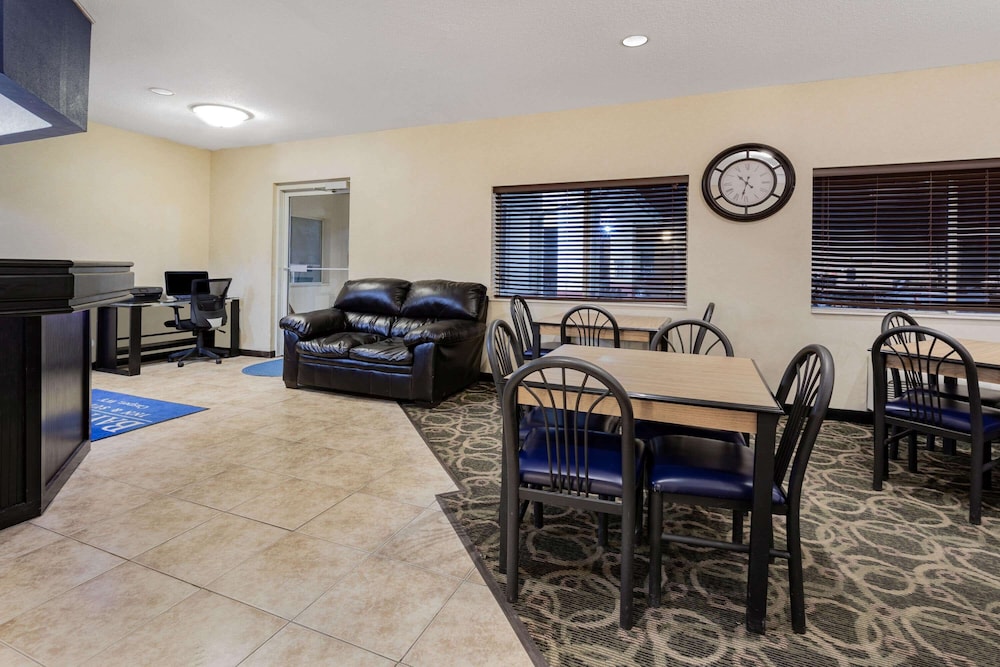 Baymont By Wyndham Casper East 33/39
