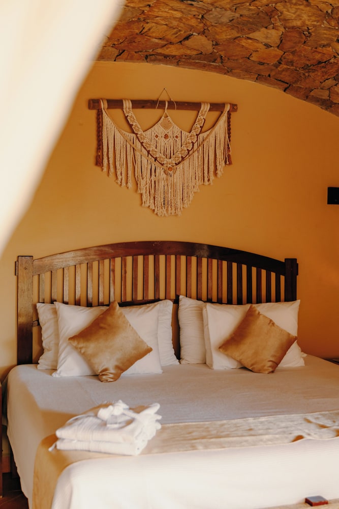 SUITE, PRIVATE POOL