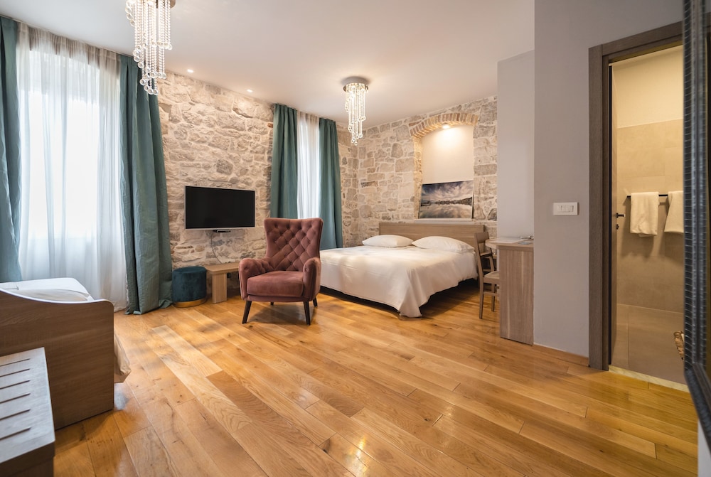 Tifani Luxury Rooms 18/50