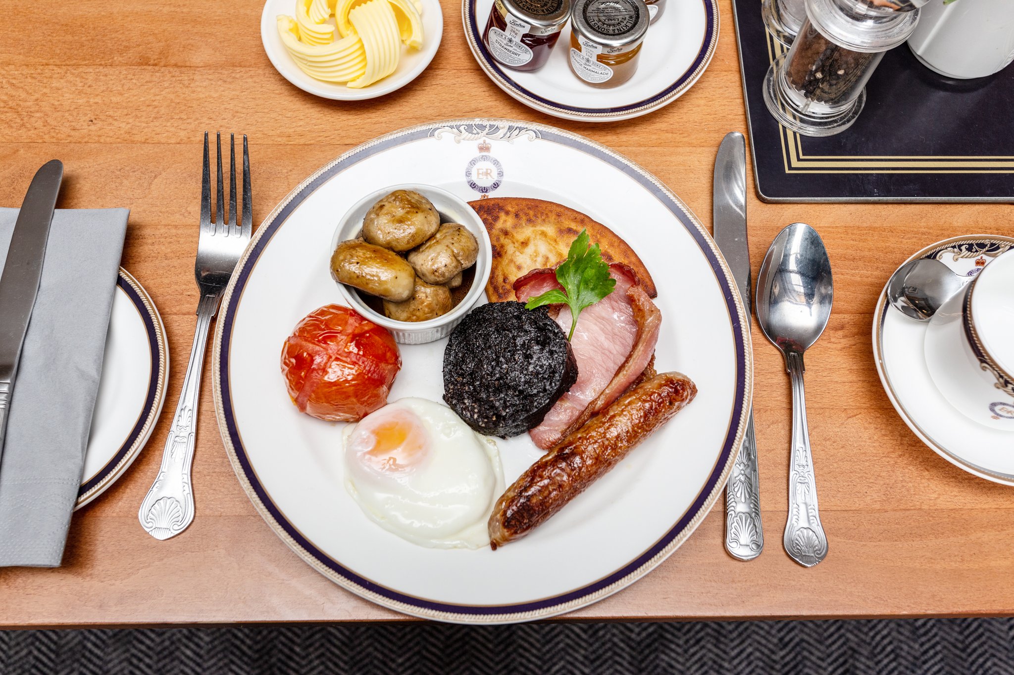 Royal Scots Club Hotel 48/56