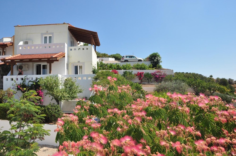 CASTRI VILLAGE HOTEL 39/50