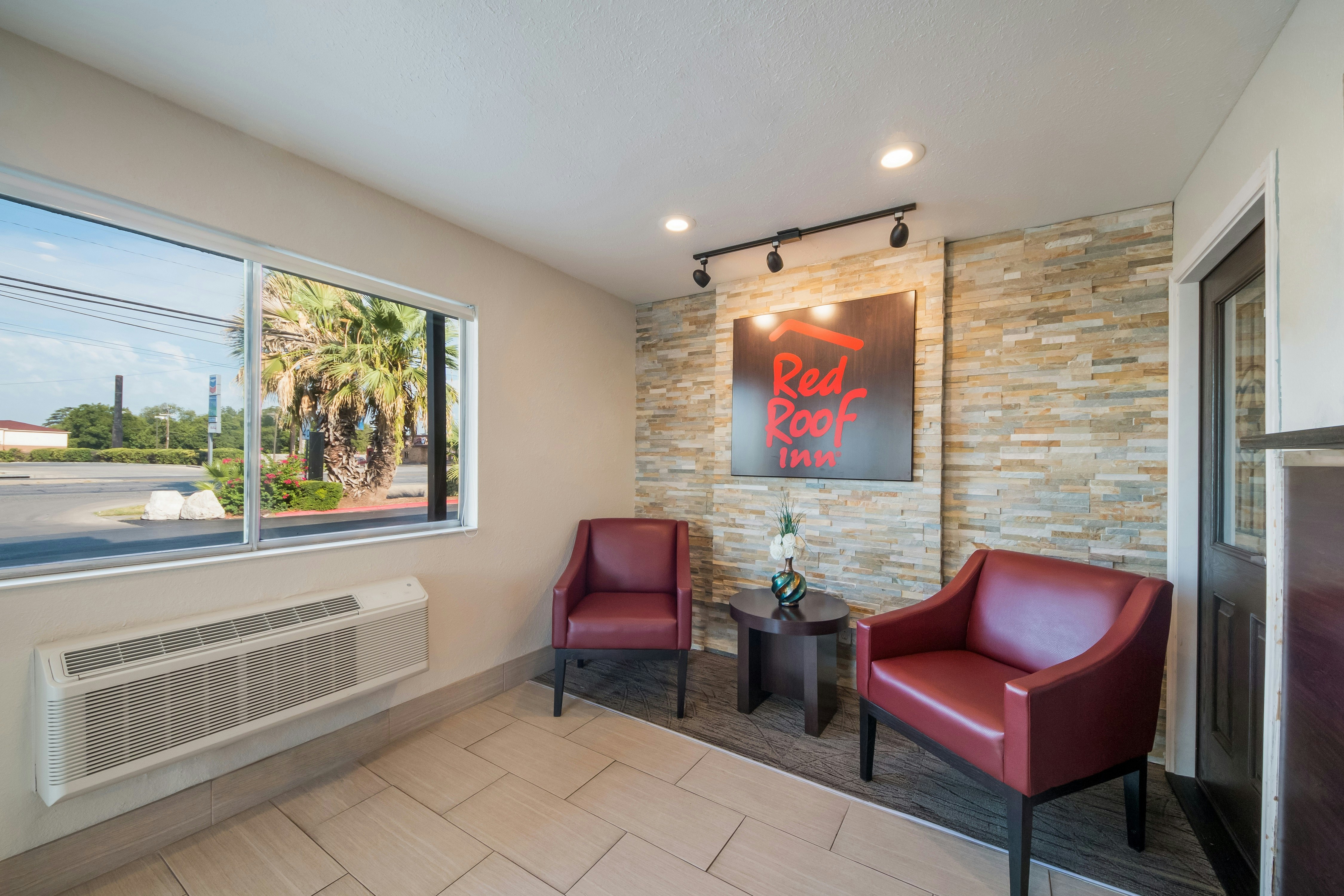 Red Roof Inn San Antonio E – Frost Bank Center 15/20