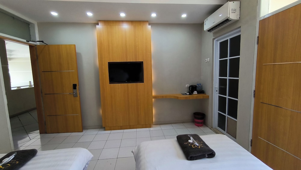 Hotel Kencana Jaya by ZUZU 40/50