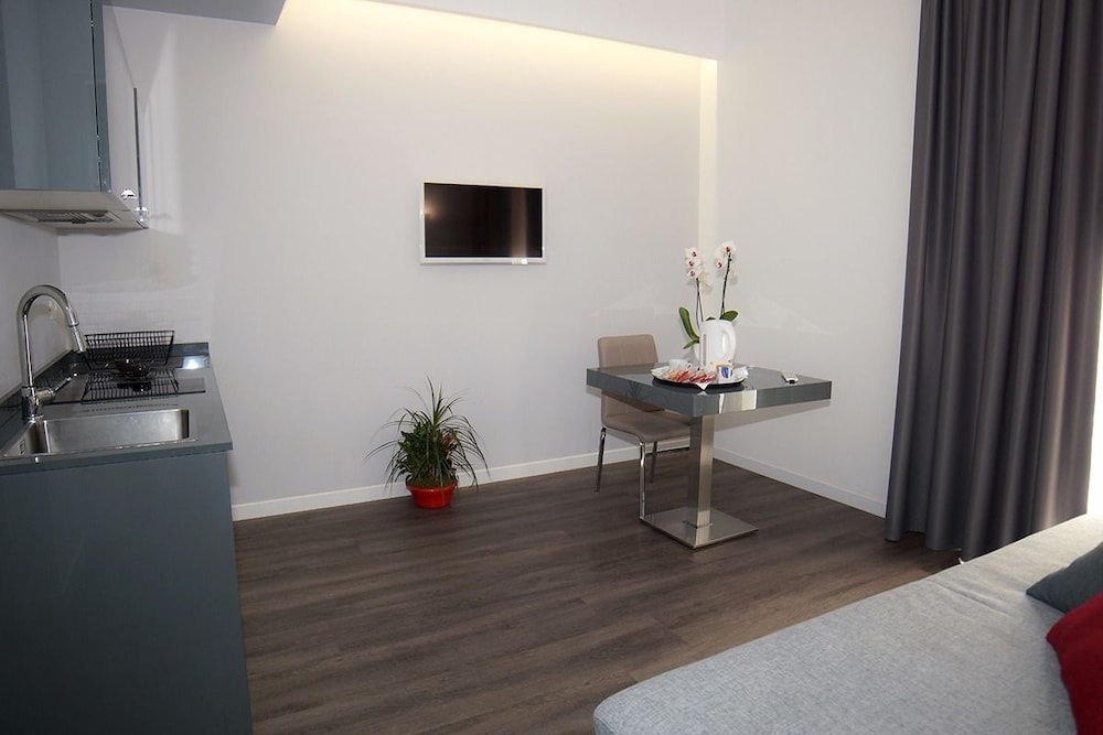Hotel Leopardi 23/37