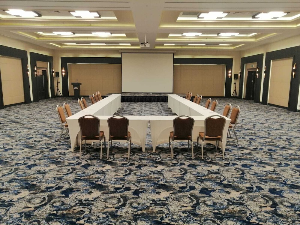 ISG Airport Hotel 56/63