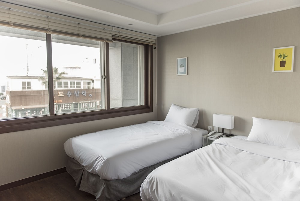ECONOMY, TWIN BEDS