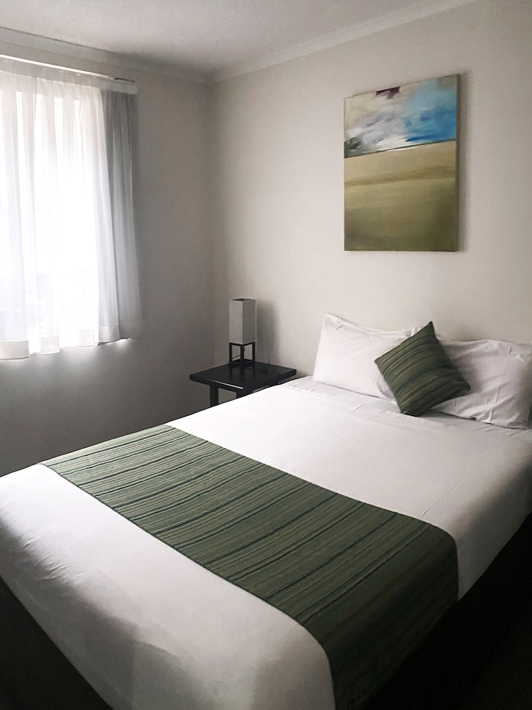 2 Bedrooms, Apartment, 2 King Beds, Partial View
