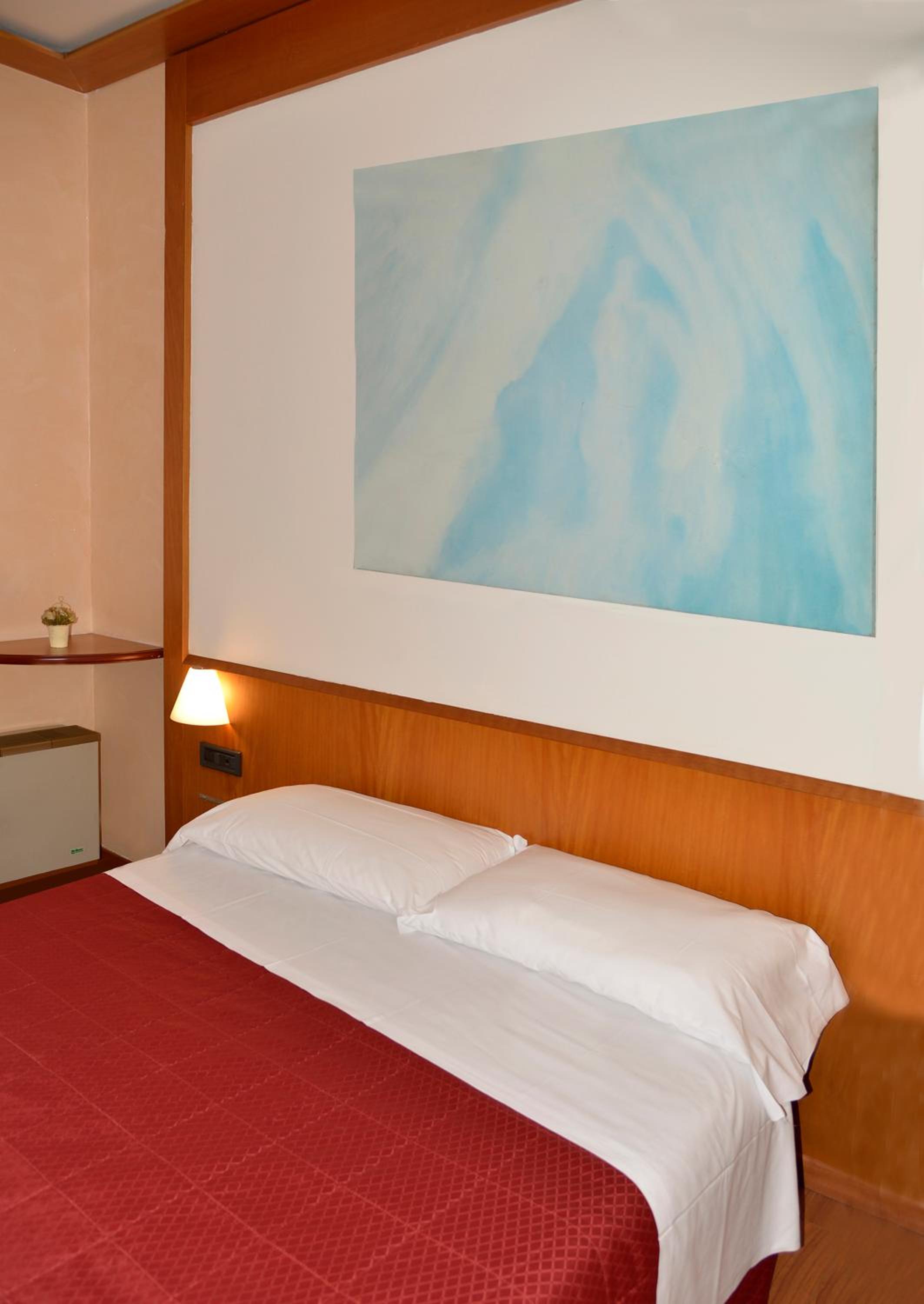 ROOM, DOUBLE BED