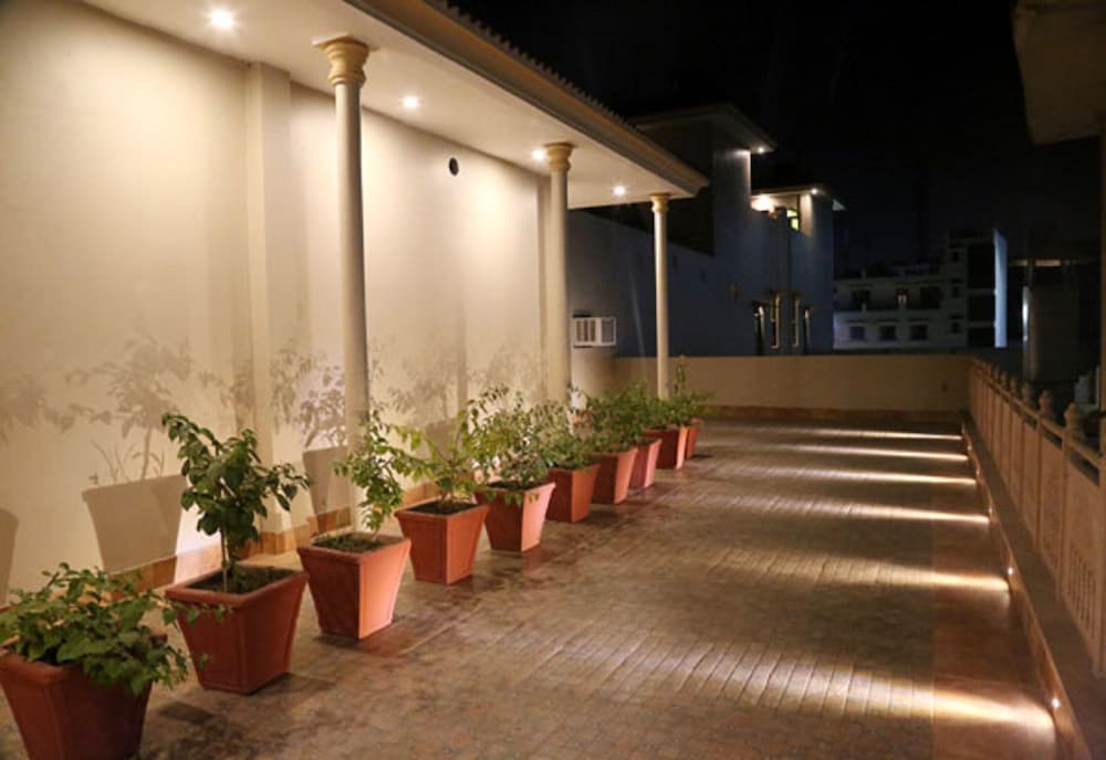 Vijaigarh Kothi 30/42