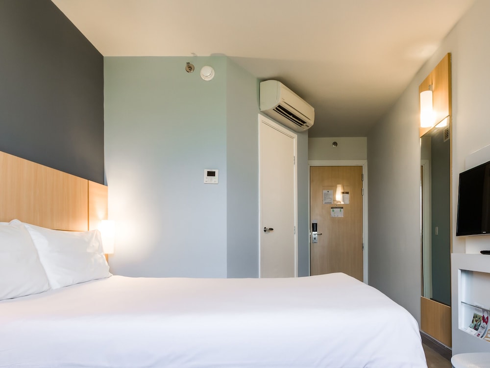 Standard, 1 Double and 1 Single Bed