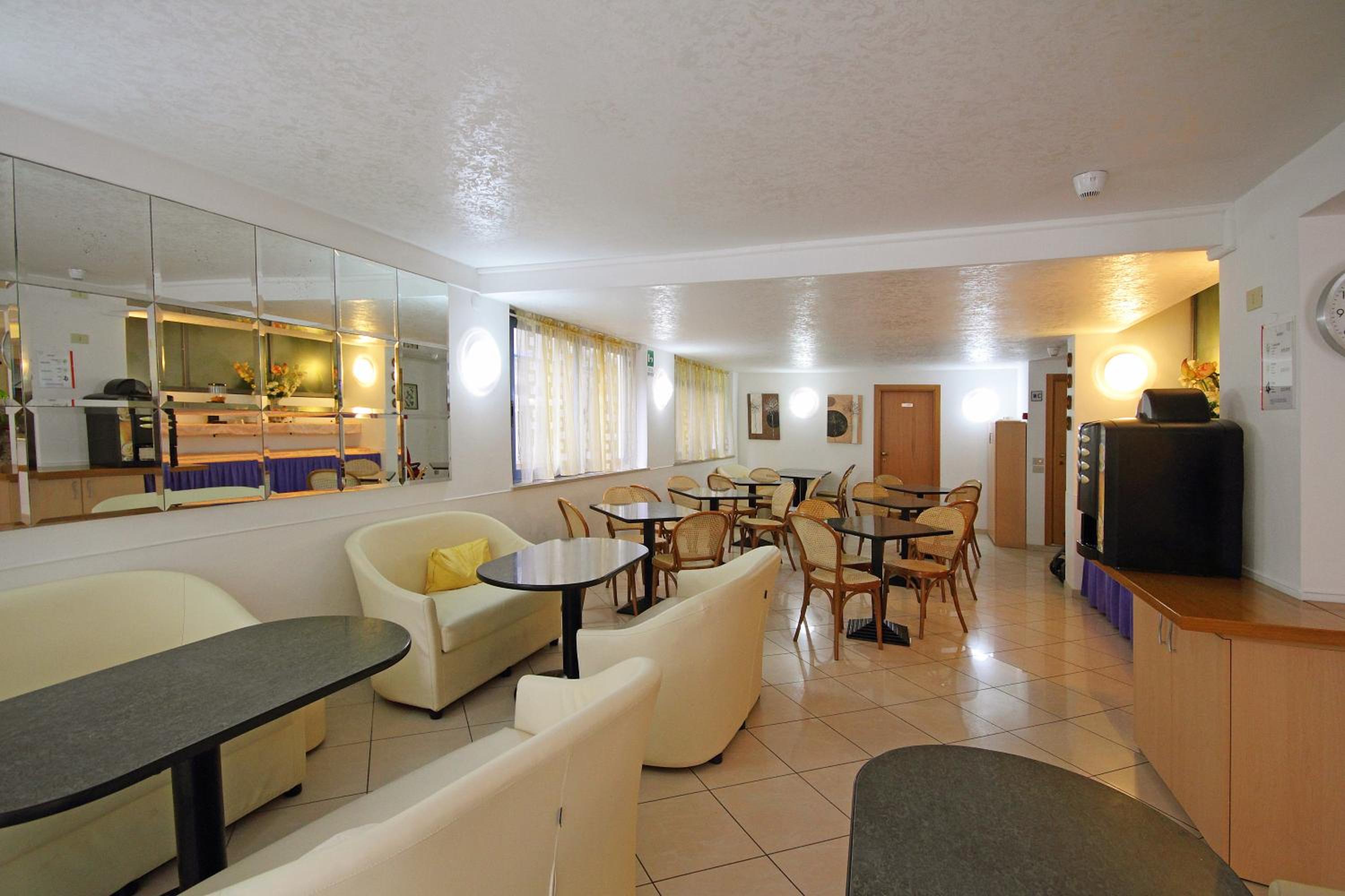 Hotel Azzurro 34/50