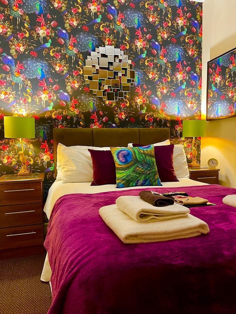 Gabrielle's Hotel 36/44