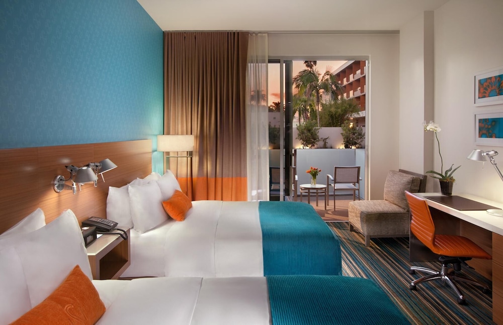 Shore Hotel 25/50