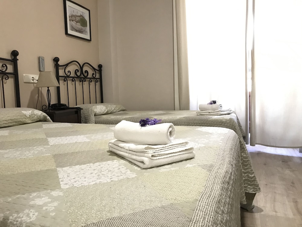 Hostal El Pilar 20/68