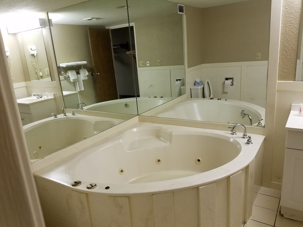 Super 8 By Wyndham Bentonville 59/59