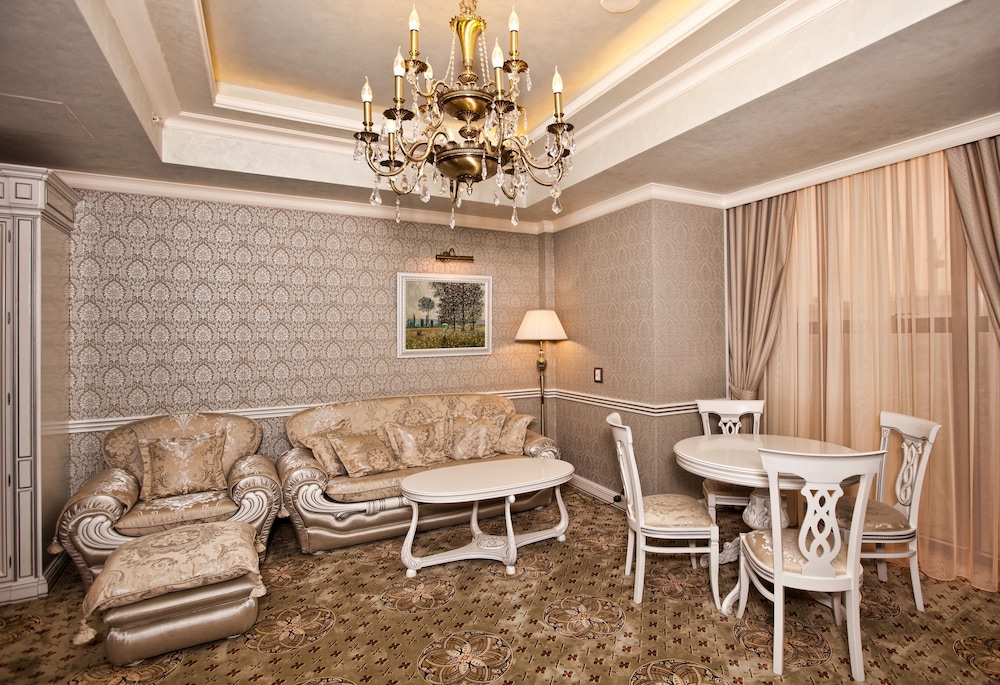Multi Grand Hotel 48/68