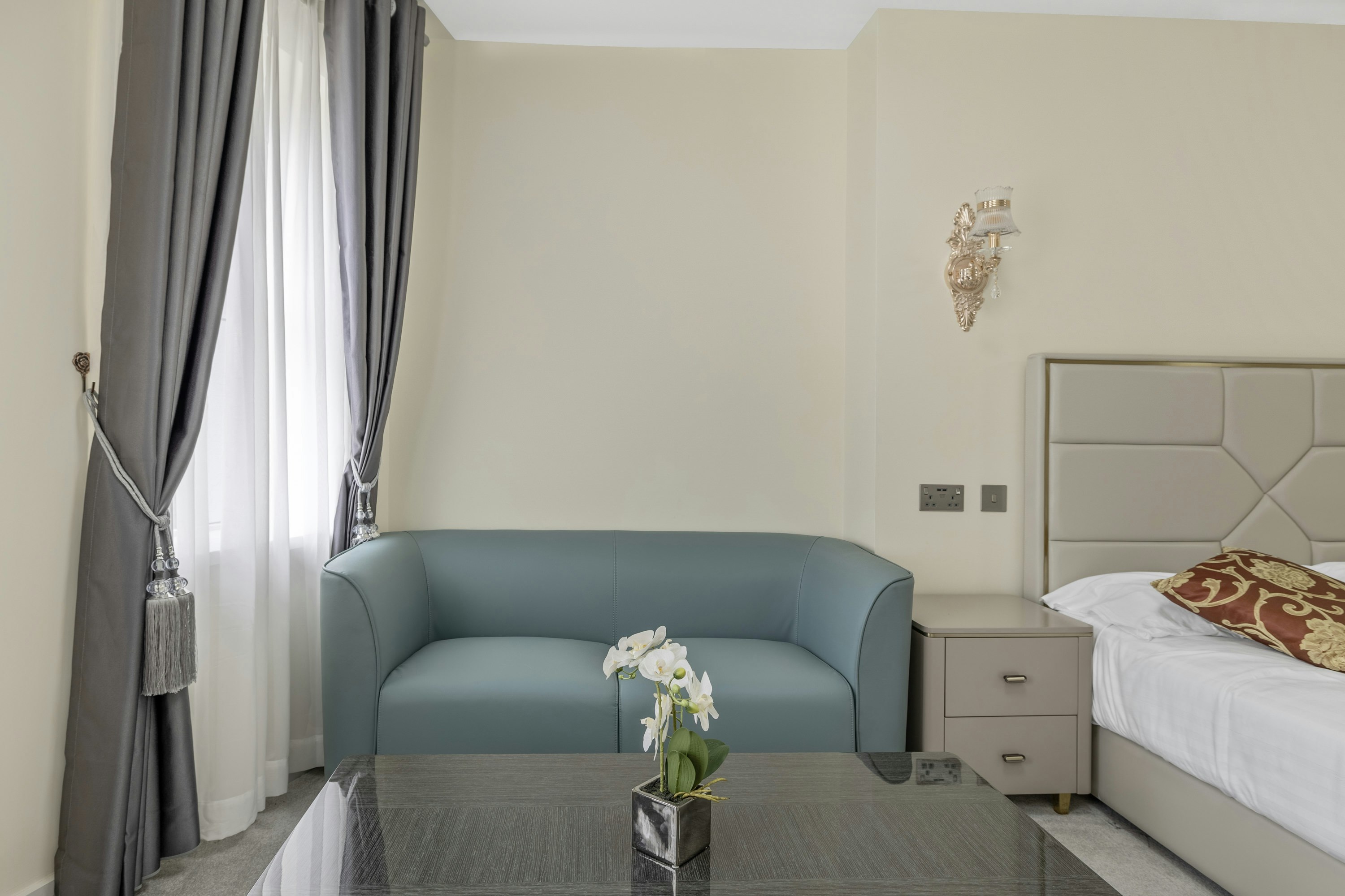 The Drake Hotel Plymouth 26/48