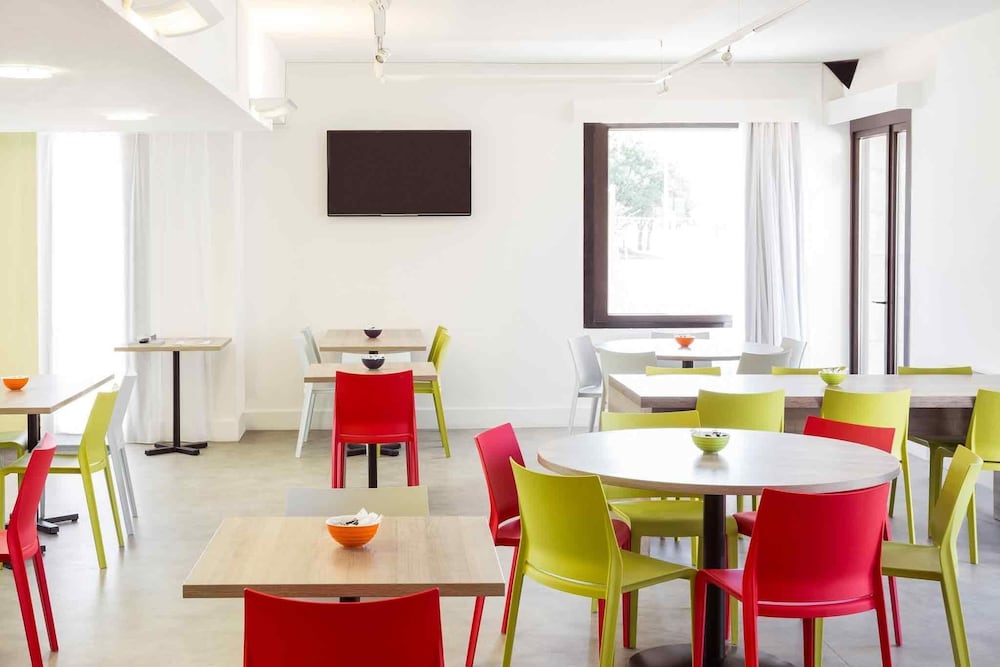 Hotel Ibis Styles Niort Poitou Charentes 22/28