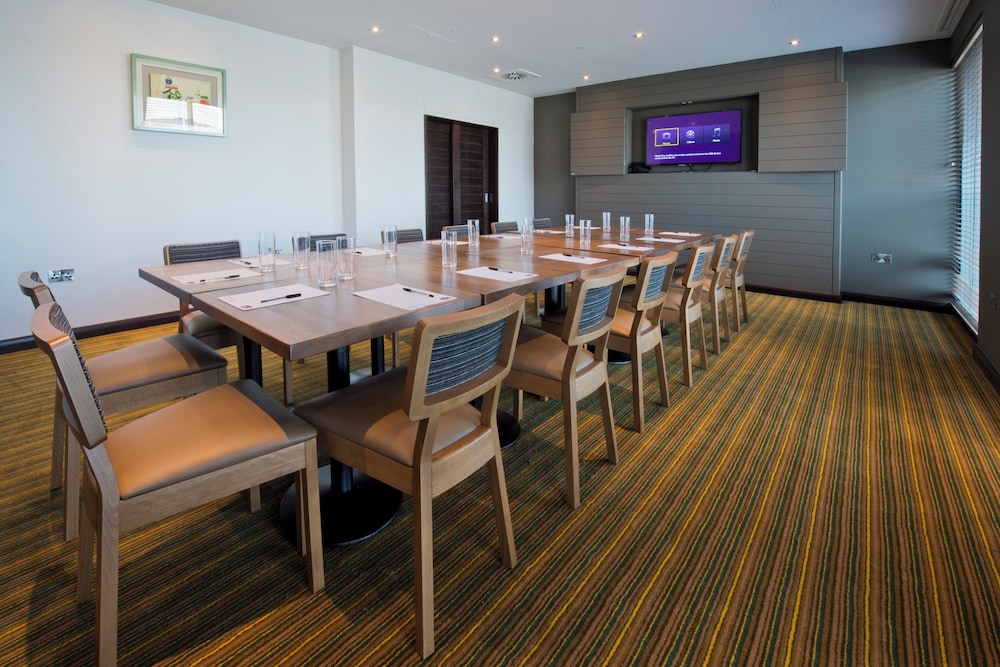 Premier Inn London Heathrow Airport Terminal 4 50/65