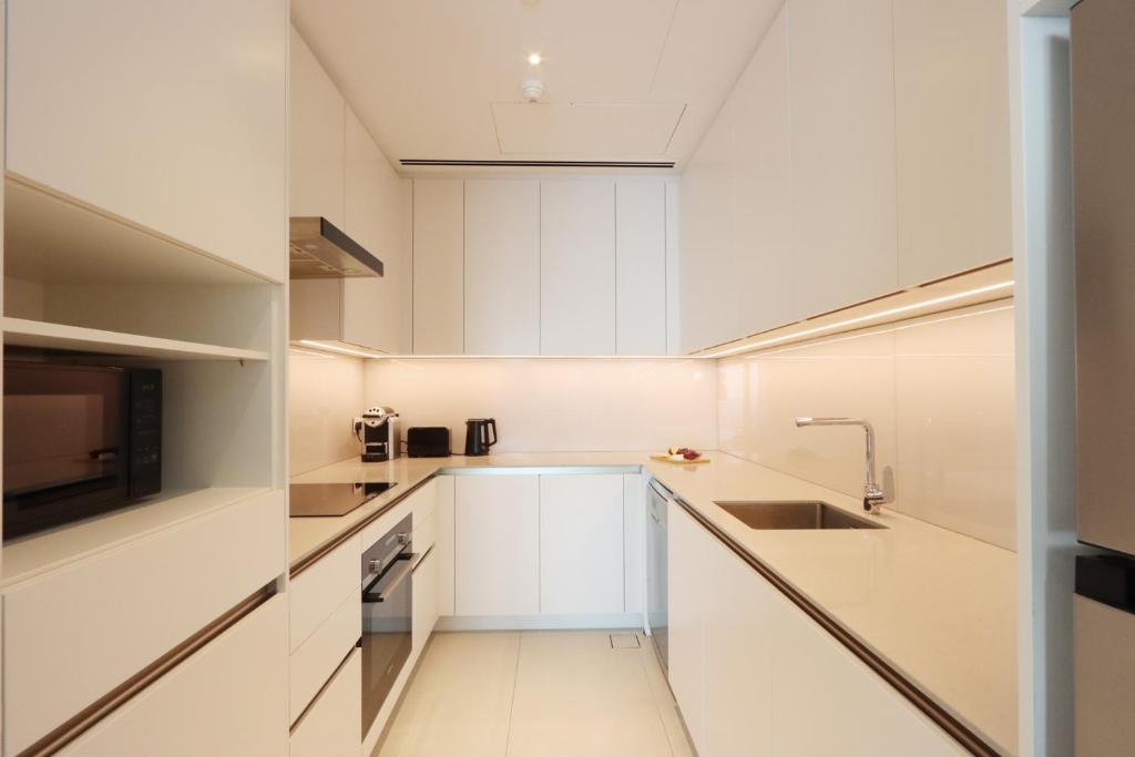 Premium 3B with Skyline View in Address Harbor Point 11/41