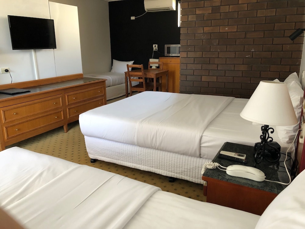 Matador Motor Inn 34/80