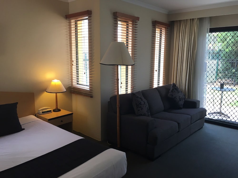 SPA, DELUXE