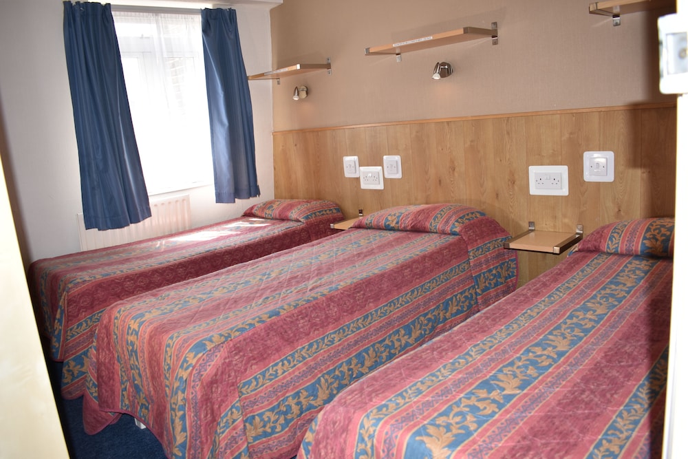 ROOM, TRIPLE, SHARED BATHROOM