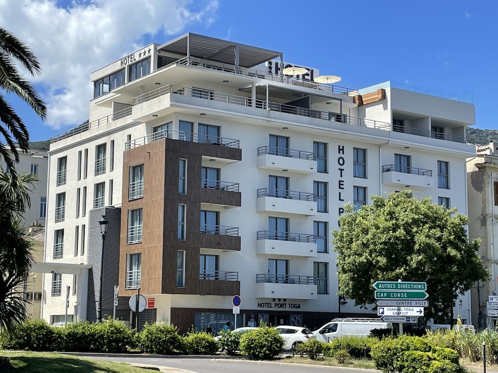 Hotel Port Toga 4/62