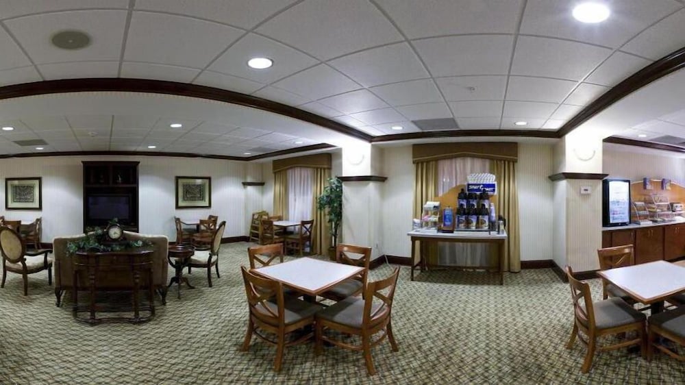 Holiday Inn Express Suites Greenwood 57/66