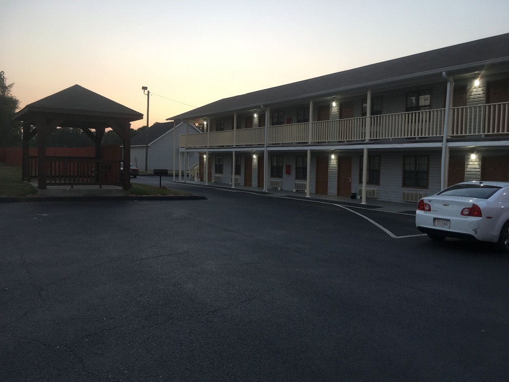 Loyalty Inn Hawkinsville 1/37
