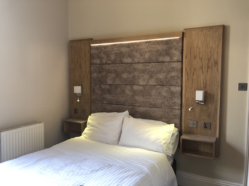 Edgcumbe Guest House 16/32