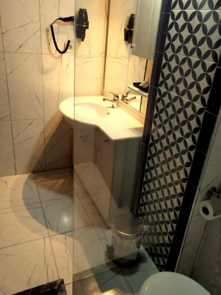 Anibal Hotel 37/38