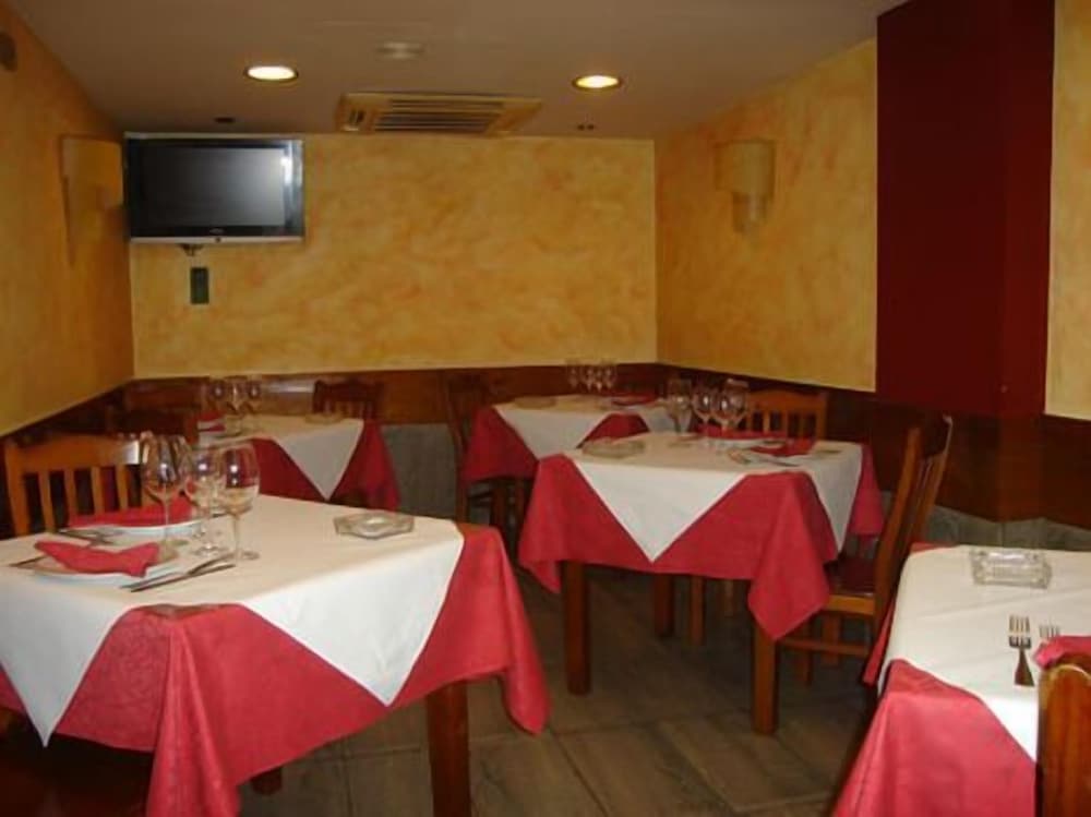 Doña María Hotel 18/25