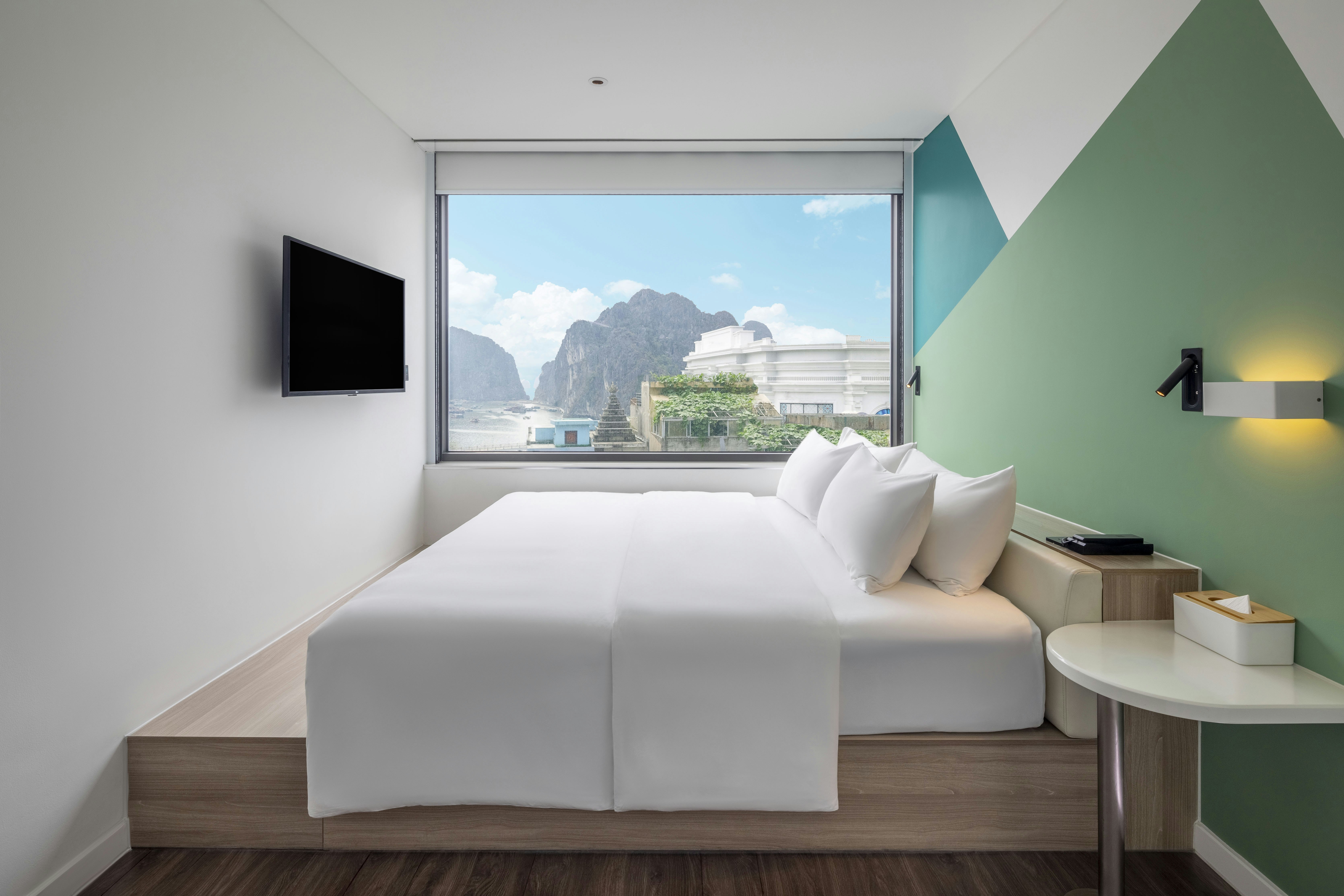 Room, King Bed, Bay View